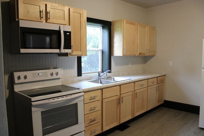 Photo - 317 E 10th St S