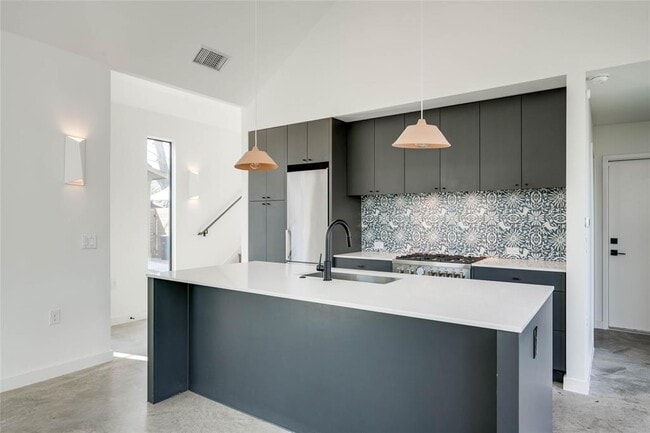 Photo - 2615 Willow St