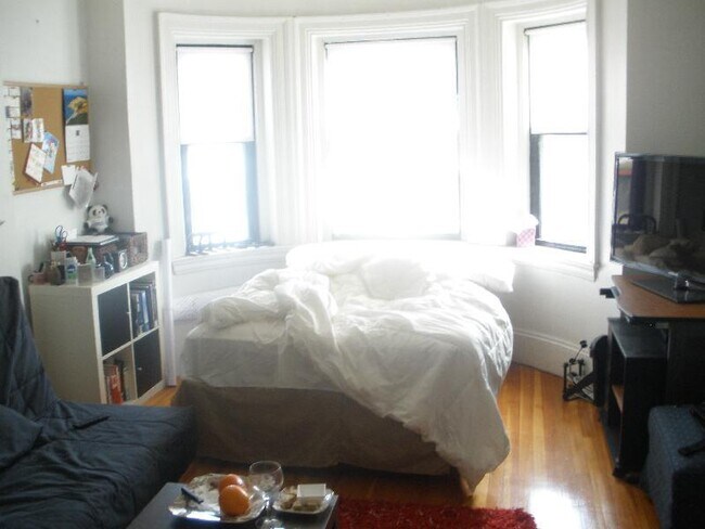 Photo - 533 Newbury St Unidad 2F