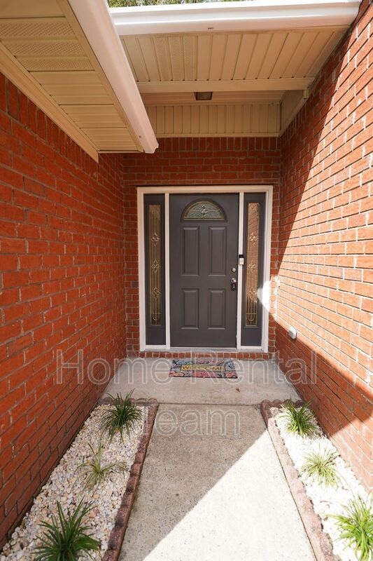 Photo - 320 Clark St
