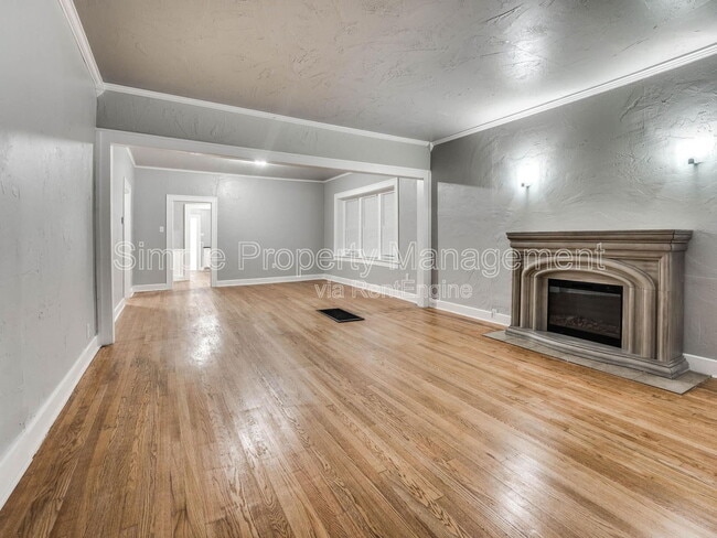 Photo - 1012 N Broadway Ave
