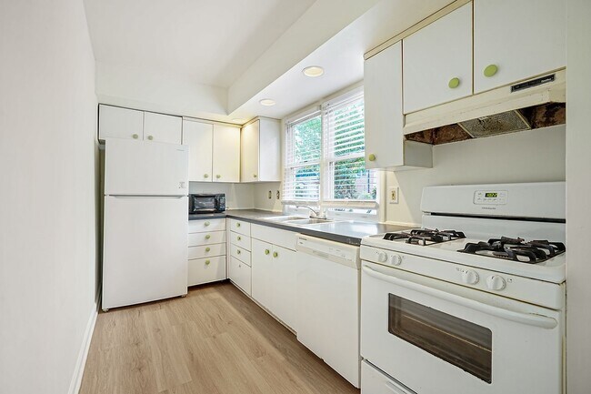 Photo - 505 N Greensboro St Unit A