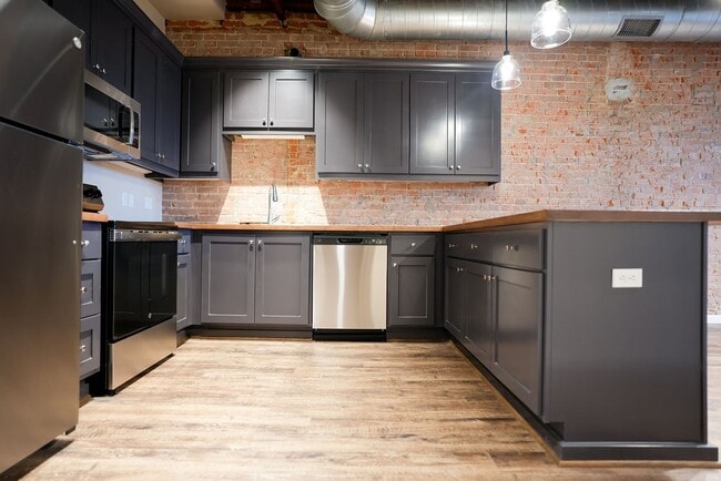 Photo - 210 E Washington Ave Unit B