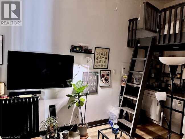 Photo - 123 MacNab St S Unité 6