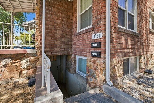 1030 W Center St