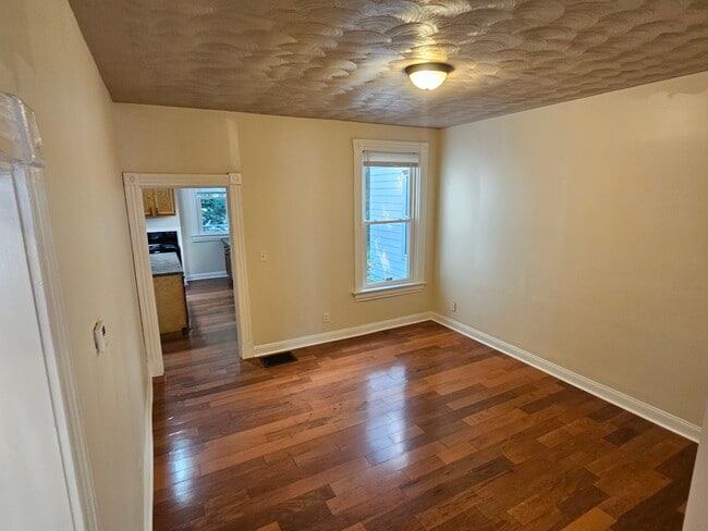 Photo - 249 Earnshaw Ave