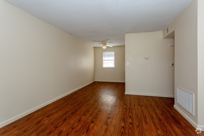 1BR, 1BA - 528 SF - Maple Estates