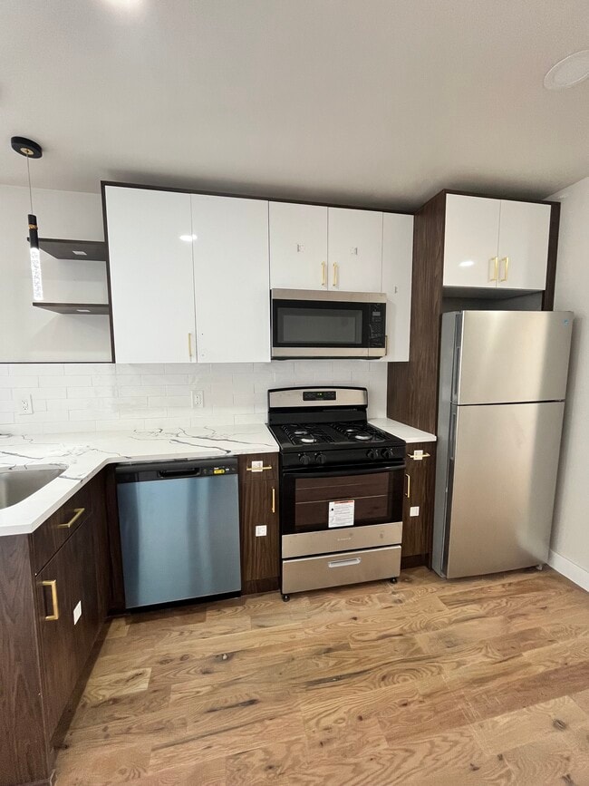131 Hancock Ave 1R - 132 Hancock Ave Unit 2R