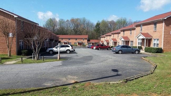 Robinson Street Apartments - Robinson Street Apartments