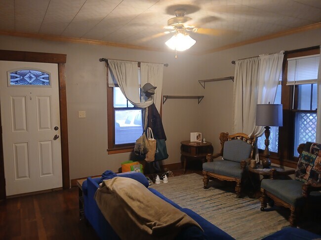 Photo - 1106 W Hempstead Ave