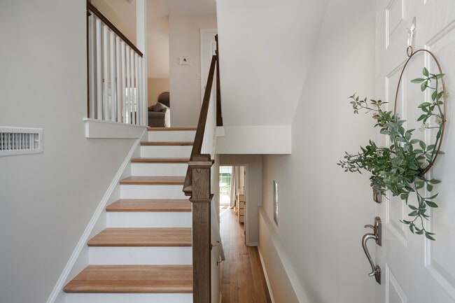 Photo - 17274 King Philip Way