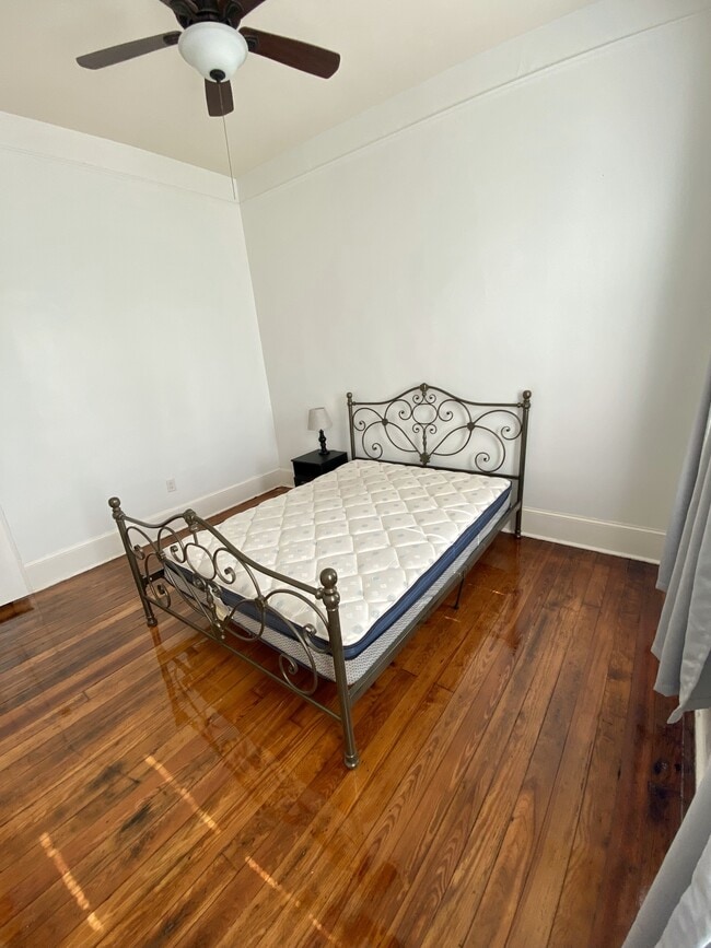 Photo - 130 E Waldburg St