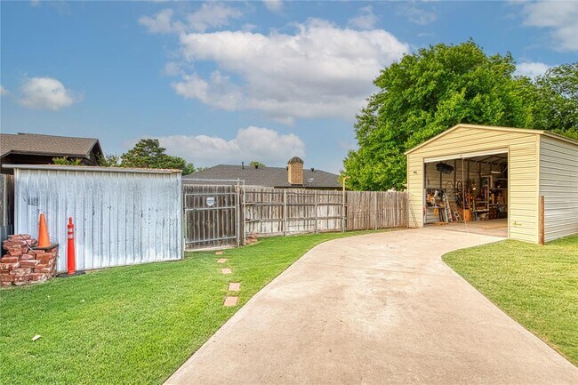 Photo - 1304 Lynnwood Dr