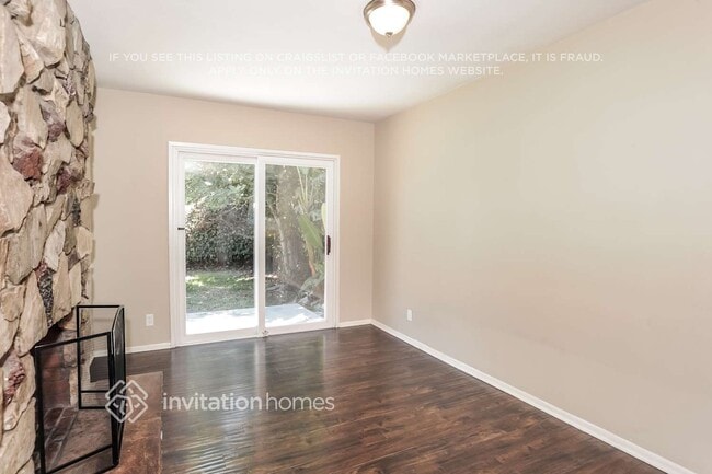 Photo - 10544 Densmore Ave