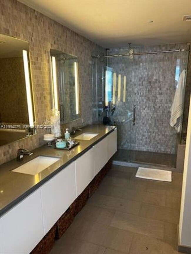 Photo - 68 SE 6th St Unidad 68 SE 6th St # 3108