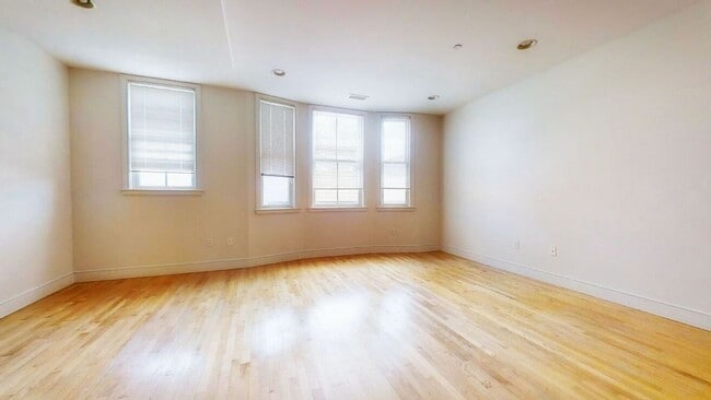 Building Photo - 150 2nd St Rental