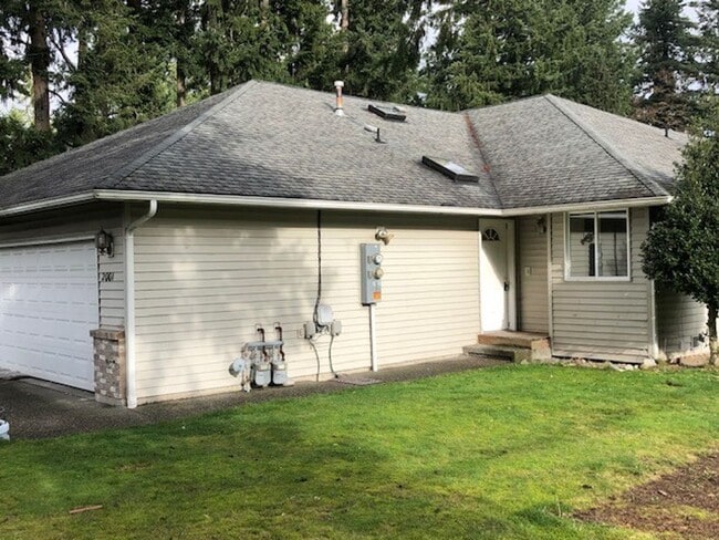 Photo - 3 bedroom 2 bath duplex in Lake Stevens!