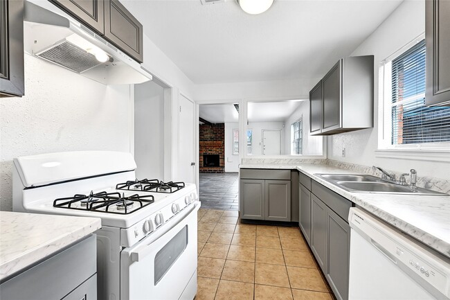Photo - 13906 Bearwood Rd
