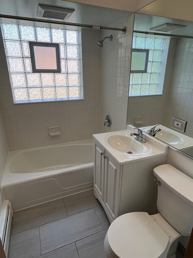 Photo - 1334 Woodview Ln Unit 2E