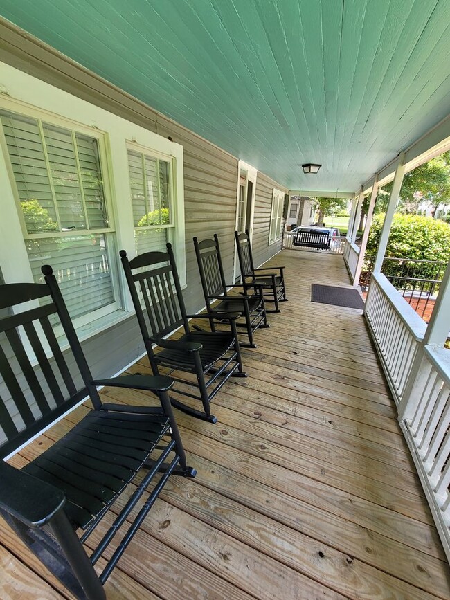 Photo - MOVE IN SPECIAL!! Beautiful 3 Bedroom 2 bath home