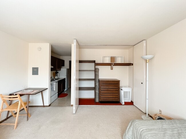 Estudio - Hellenbrand Apartments