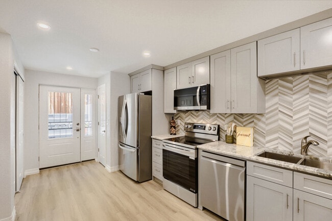 Photo - 7725 E Byers Ave Unit Apartment