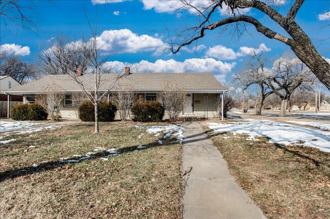 Spacious Townhome in Southeast Wichita - Spacious Townhome in Southeast Wichita