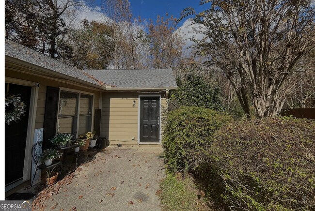 Building Photo - 170 Fair Oaks Dr