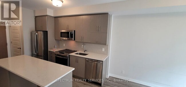 Photo - 128 Grove Cmn Unit 423