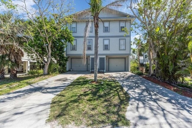Photo - 611 2nd St
