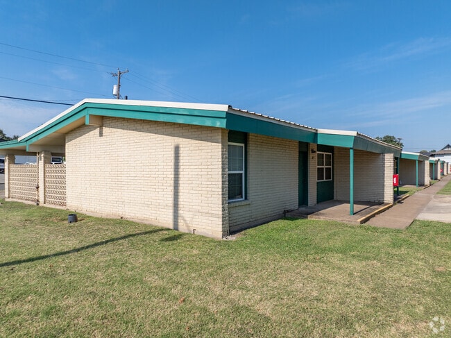 Lake Air Green Apartments