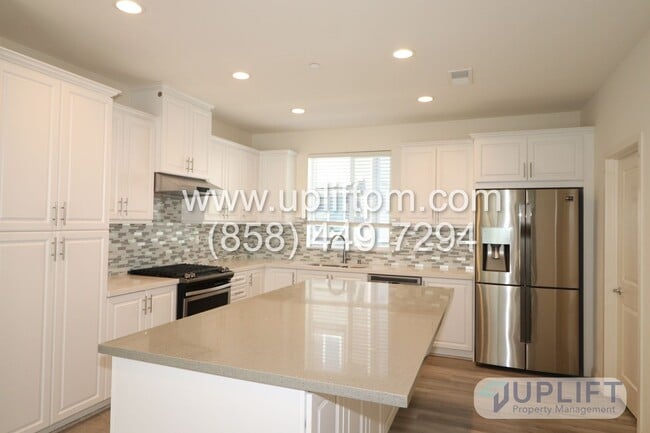 Building Photo - 3 Bedroom, 3.5 bathroom Three story Luxury... Unit 304