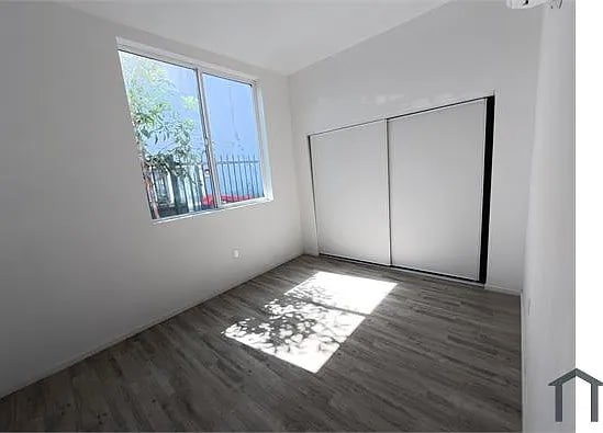 Photo - 10501 Wilmington Ave Unit 4