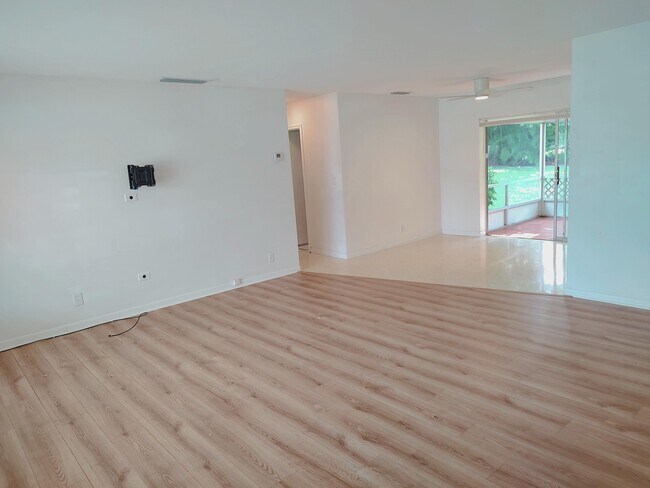 Photo - 4899 NW 5th Ave