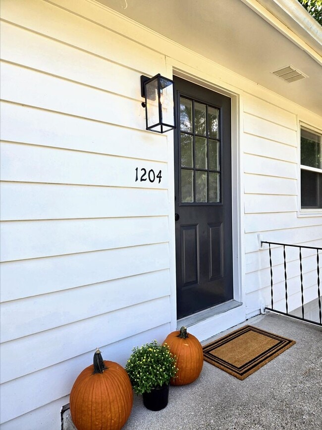 Photo - 1204 Applecroft Ave