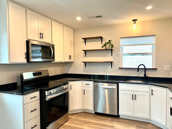 Photo - 217 Oak St