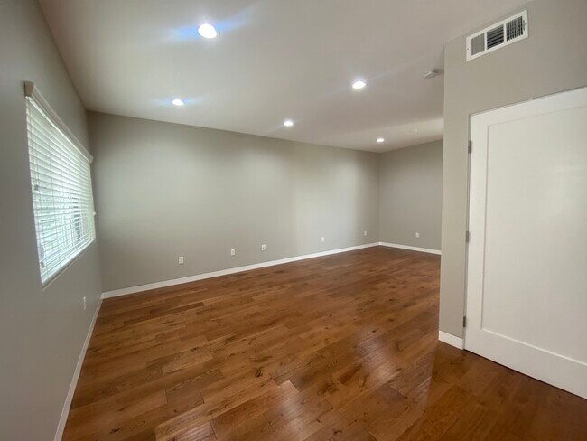 Photo - 2149 Carlmont Dr