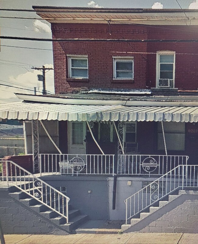 Building Photo - Newly Renovated 2 Bed, 1 Bath Home in Hazelwood - Available Immediately!