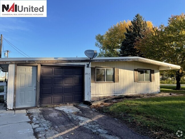 Building Photo - 3 bedroom, 1 bath duplex for rent! Rental
