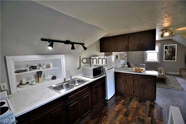 Photo - 1257 W Clifton Blvd