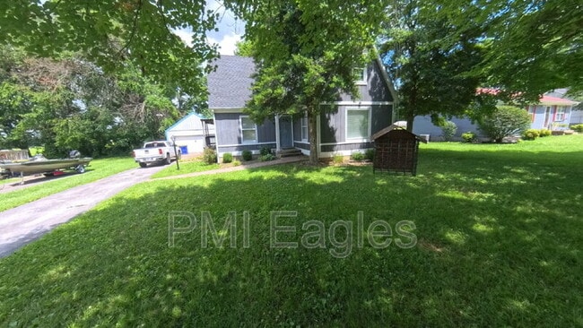 Building Photo - 504 Willow Ln