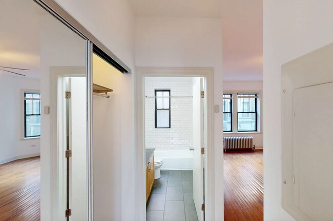 Photo - 401 E 57th St