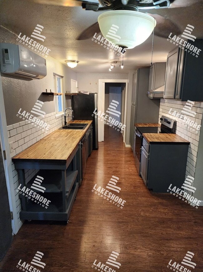 Photo - 3 Bed 2 Bath Graham Home w/ Beautiful Kitchen Remodel!