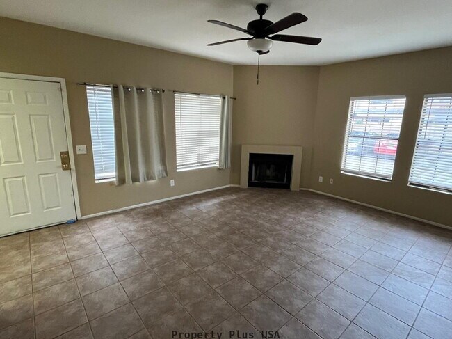 "Chic 2-Bedroom Retreat with 2.5 Baths in Prime Tempe Location – 1,072 Sq Ft of Modern Living!"