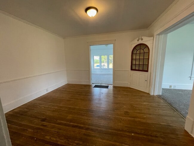 Dining - 593 Maple St Apartments Unit Lower