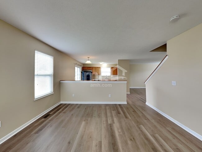 Photo - 583 Virginia St