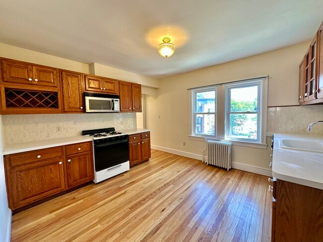 Building Photo - 12 Pinehurst St Unit 2 Rental
