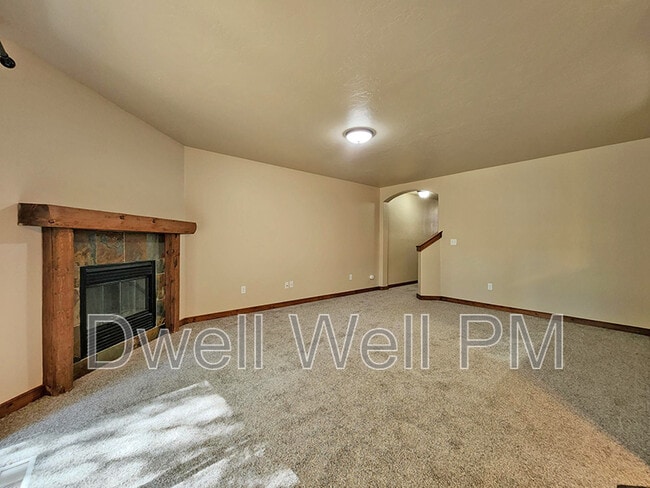Photo - 115 N Gem St