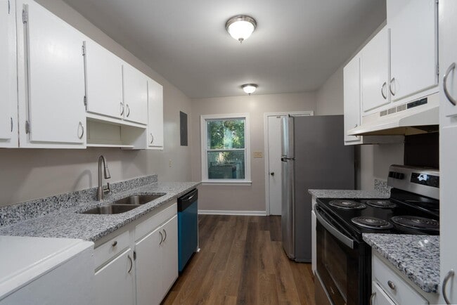 Photo - 745 Arbor St NE