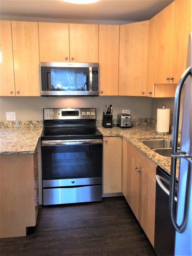 Kitchen - 1101 B St Unit C